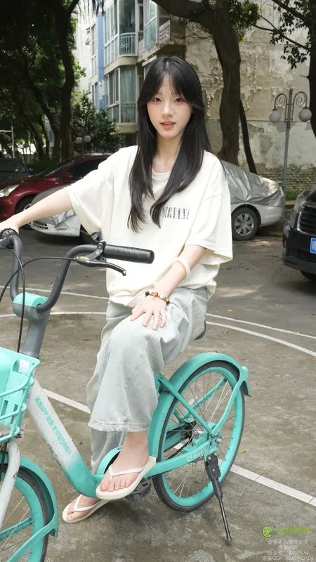 阿慌 共享单车裸足 - 青柠映画